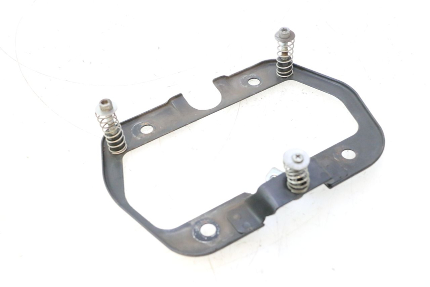 photo de SUPPORTO FARO ANTERIORE BMW C1 125 (2000 - 2003) - Zoom sullo stato d'uso