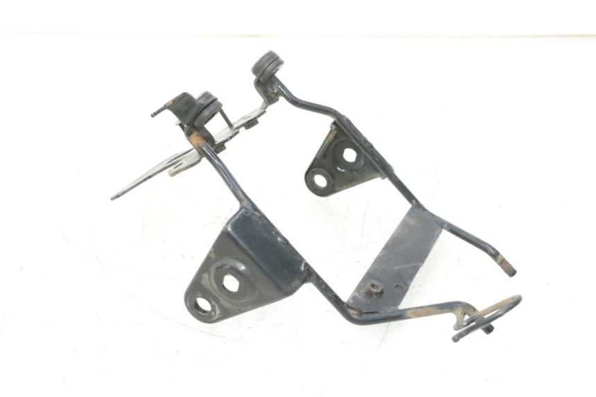 photo de SUPPORTO FARO ANTERIORE HONDA CB TWO FIFTY 250 (1991 - 2002) - Primo piano tecnico