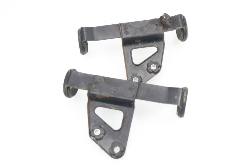 photo de SUPPORTO FARO SUZUKI DR DJEBEL 600 (1985 - 1990) - Dettagli dei punti di fissaggio