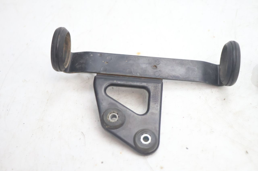 photo de SUPPORTO FARO ANTERIORE SUZUKI DR S 600 (1985 - 1989) - Dettaglio del componente