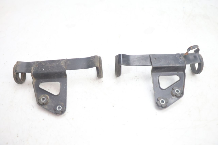 photo de SUPPORTO FARO ANTERIORE SUZUKI DR S 600 (1985 - 1989) - Altra angolazione