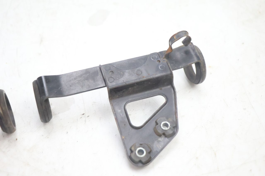 photo de SUPPORTO FARO ANTERIORE SUZUKI DR S 600 (1985 - 1989) - Vista d'insieme del prodotto
