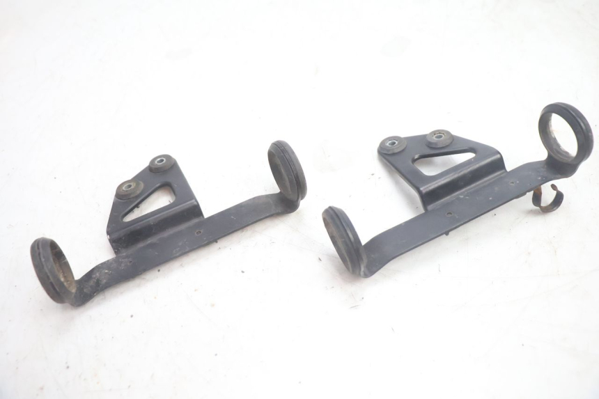photo de SUPPORTO FARO ANTERIORE SUZUKI DR S 600 (1985 - 1989) - Stato della superficie e materiale