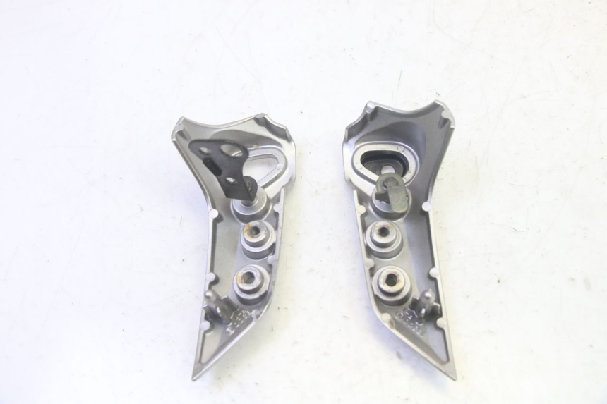 photo de ATTACCO FANALE YAMAHA FZ6 N FAZER 600 (2004 - 2006) - Altra angolazione