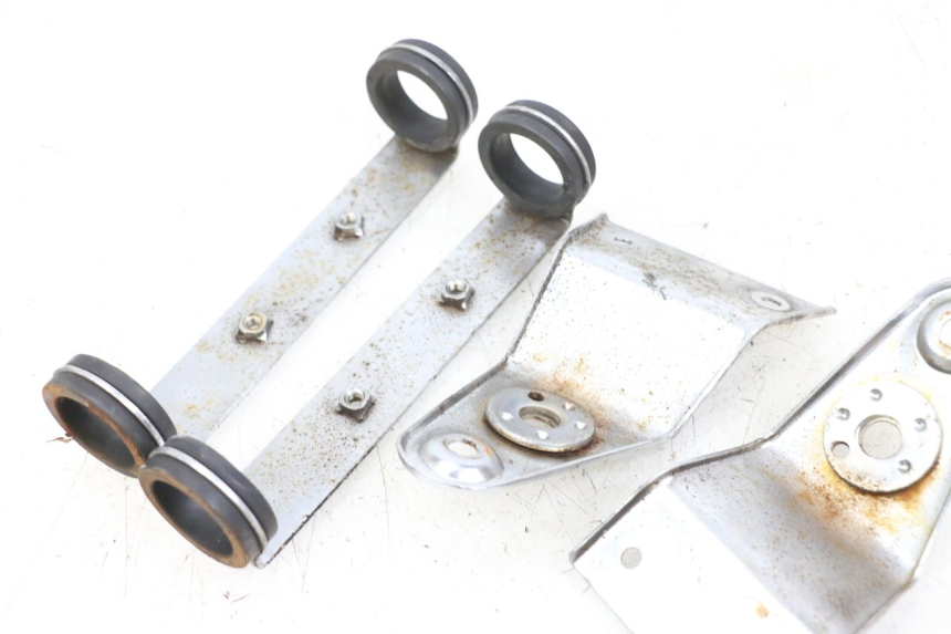 photo de SUPPORTO FARO ANTERIORE HYOSUNG GF 125 (2001 - 2005) - Zoom sullo stato d'uso