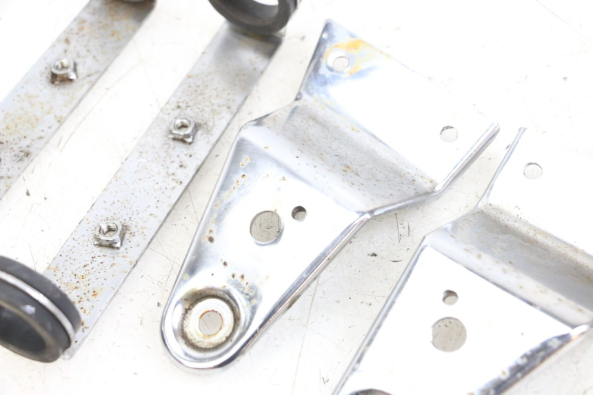 photo de SUPPORTO FARO ANTERIORE HYOSUNG GF 125 (2001 - 2005) - Dettagli dei punti di fissaggio