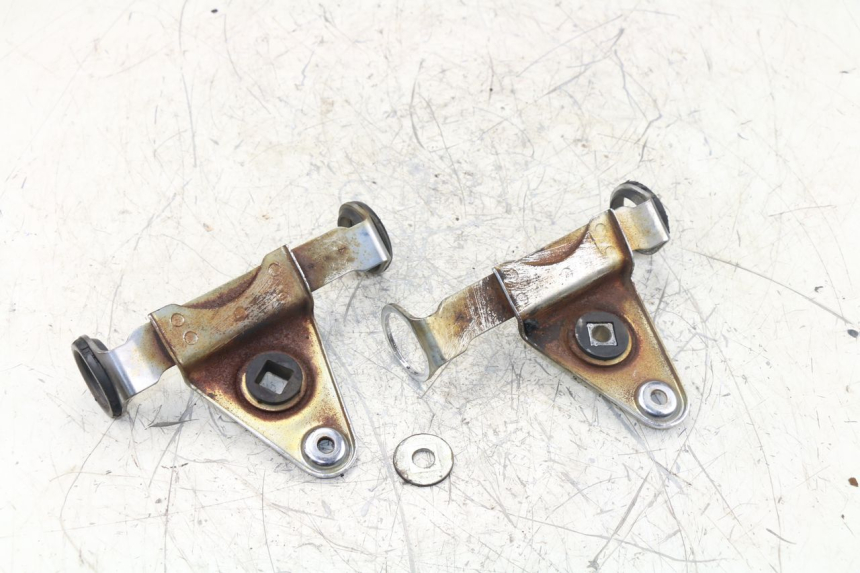 photo de SUPPORTO FARO SUZUKI GN 125 (1997 - 2000) - Zoom sullo stato d'uso