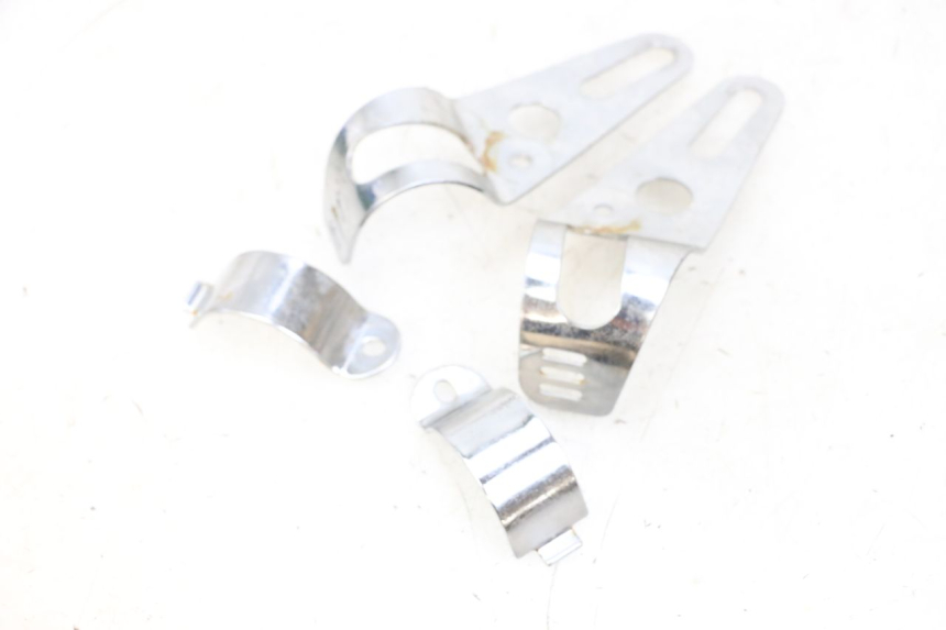 photo de SUPPORTO FARO ANTERIORE SUZUKI GSF N BANDIT 600 (1996 - 1999) - Zoom sullo stato d'uso