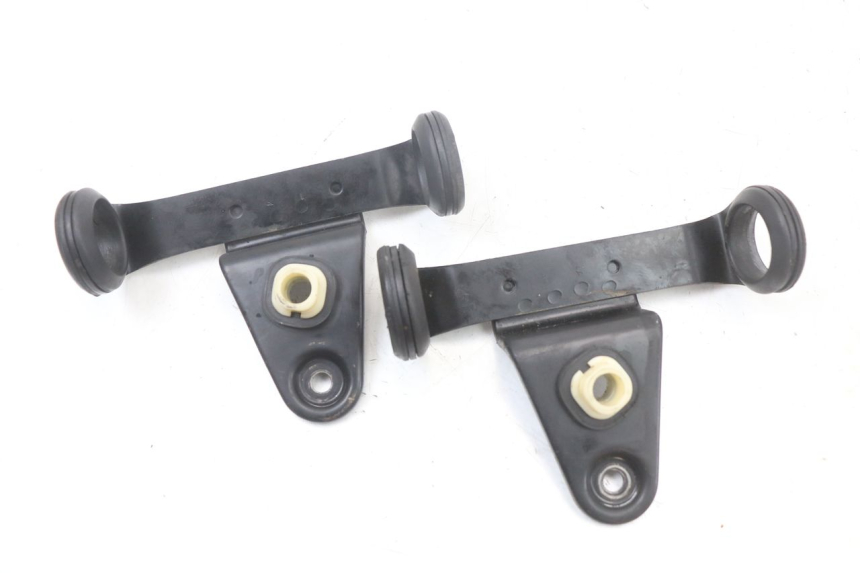 photo de SUPPORTO FARO ANTERIORE SUZUKI GSX E 250 (1982 - 1983) - Dettaglio del componente