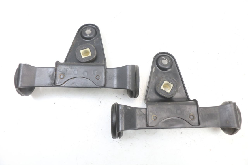 photo de SUPPORTO FARO ANTERIORE SUZUKI GSX E 250 (1982 - 1983) - Zoom sullo stato d'uso