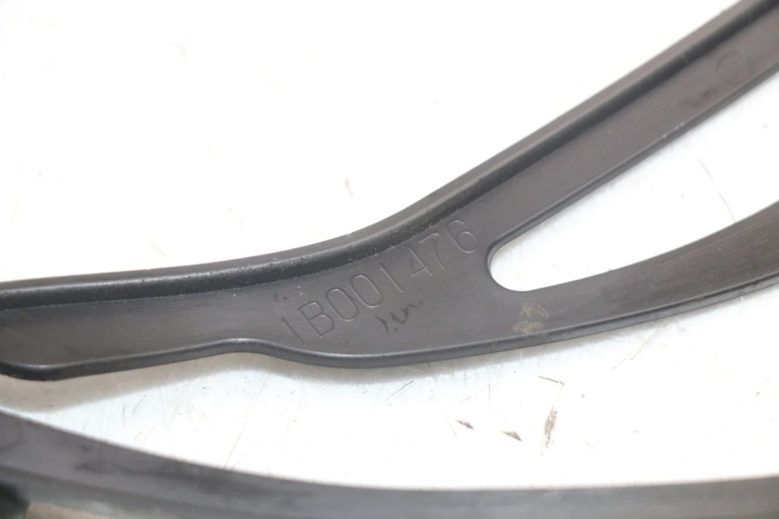 photo de SUPPORTO FARO ANTERIORE PIAGGIO MP3 HPE 350 (2018 - 2020) - Primo piano tecnico