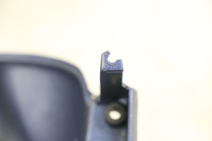 photo de SUPPORTO FARO ANTERIORE APRILIA SCARABEO GT 125 (1999 - 2007) - Primo piano tecnico