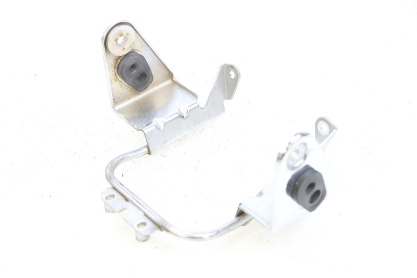 photo de SUPPORTO FARO ANTERIORE KAWASAKI ZR 7 750 (1999 - 2004) - Primo piano tecnico