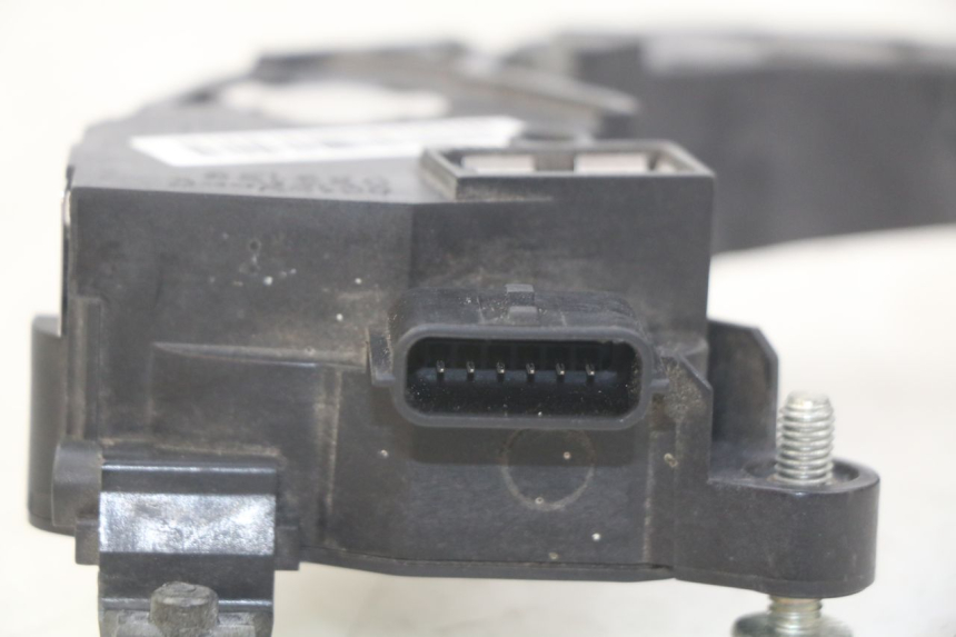 photo de Pedale dell'acceleratore RENAULT TWIZY 45 (2012 - 2019) - Zoom sullo stato d'uso