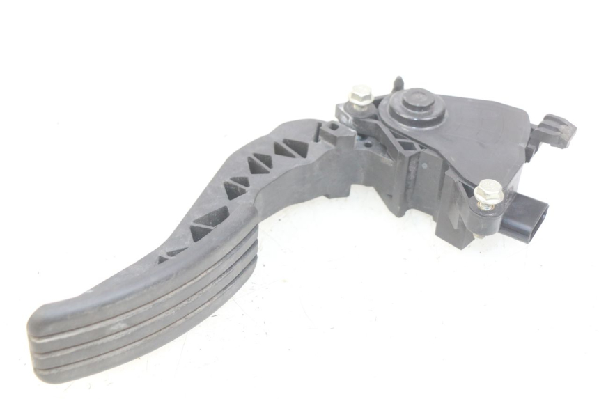 photo de Pedale dell'acceleratore RENAULT TWIZY 45 (2012 - 2019) - Primo piano tecnico