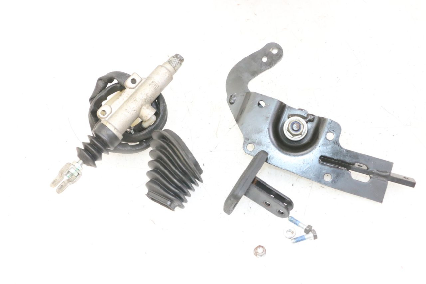 photo de PEDALE FRENO  PIAGGIO IE MP3 YOURBAN 300 (2011 - 2016) - Primo piano tecnico