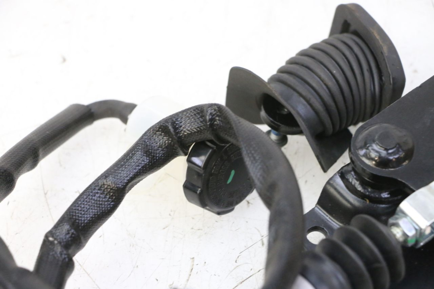 photo de PEDALE FRENO  PIAGGIO MP3 HPE 310 (2024 - 2025) - Zoom sullo stato d'uso