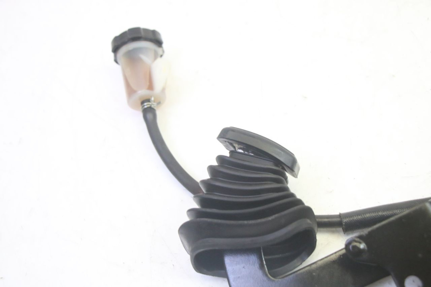 photo de PEDALE FRENO  PIAGGIO MP3 HPE 350 (2018 - 2020) - Stato della superficie e materiale