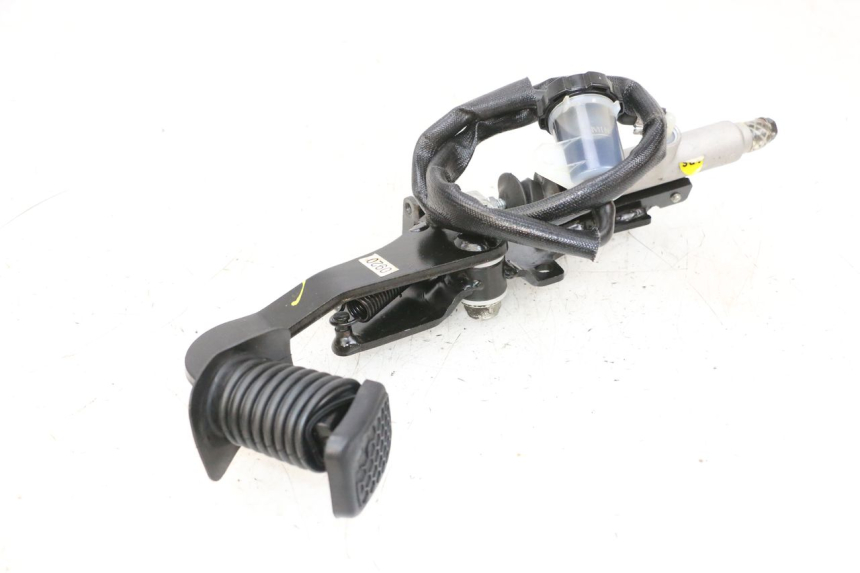 photo de PEDALE FRENO  PIAGGIO MP3 HPE 300 (2019 - 2026) - Dettagli dei punti di fissaggio