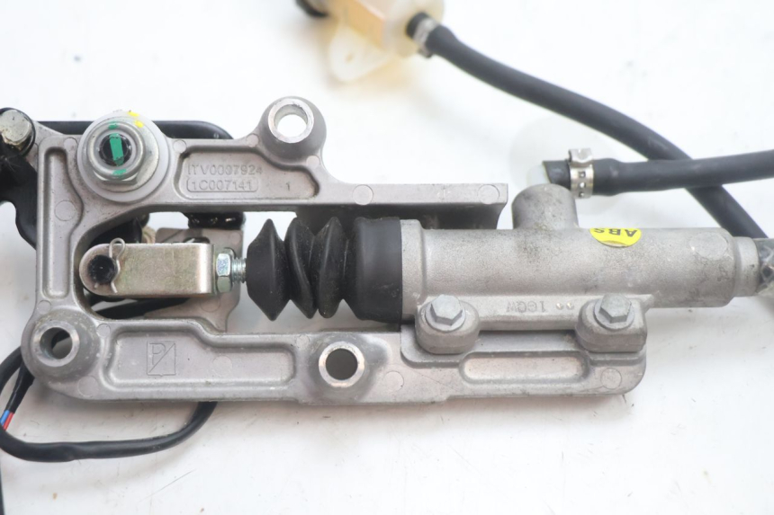 photo de PEDALE FRENO  PIAGGIO MP3 HPE 530 (2022 - 2026) - Altra angolazione