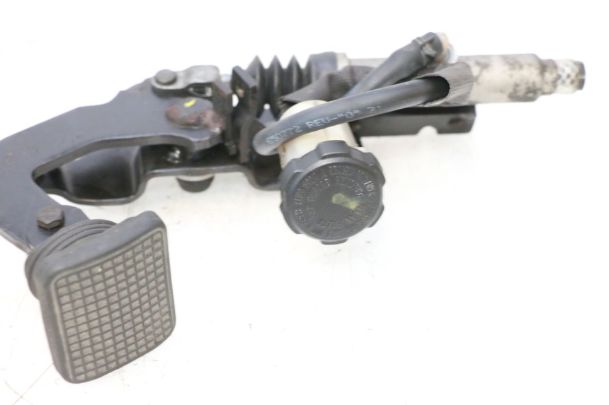 photo de PEDALE DEL FRENO PIAGGIO MP3 RL 250 (2006 - 2010) - Zoom sullo stato d'uso