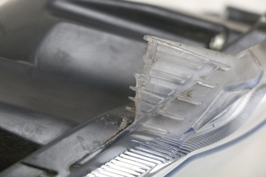 photo de FANALE ANTERIORE KYMCO AGILITY 16+ 4T 50 (2018 - 2023) - Dettaglio del componente