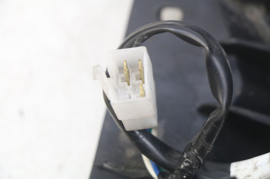 photo de FANALE ANTERIORE KYMCO AGILITY 16+ 4T 50 (2018 - 2023) - Dettagli dei punti di fissaggio