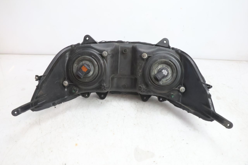 photo de FARO ANTERIORE APRILIA ATLANTIC S 125 (2010 - 2013) - Stato della superficie e materiale