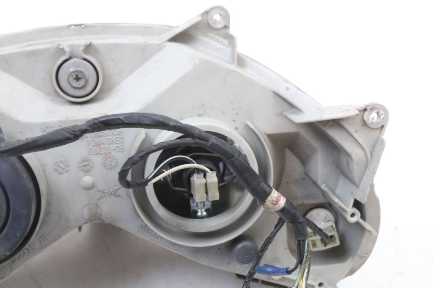 photo de FANALE ANTERIORE SUZUKI BURGMAN 125 (2007 - 2014) - Dettagli dei punti di fissaggio