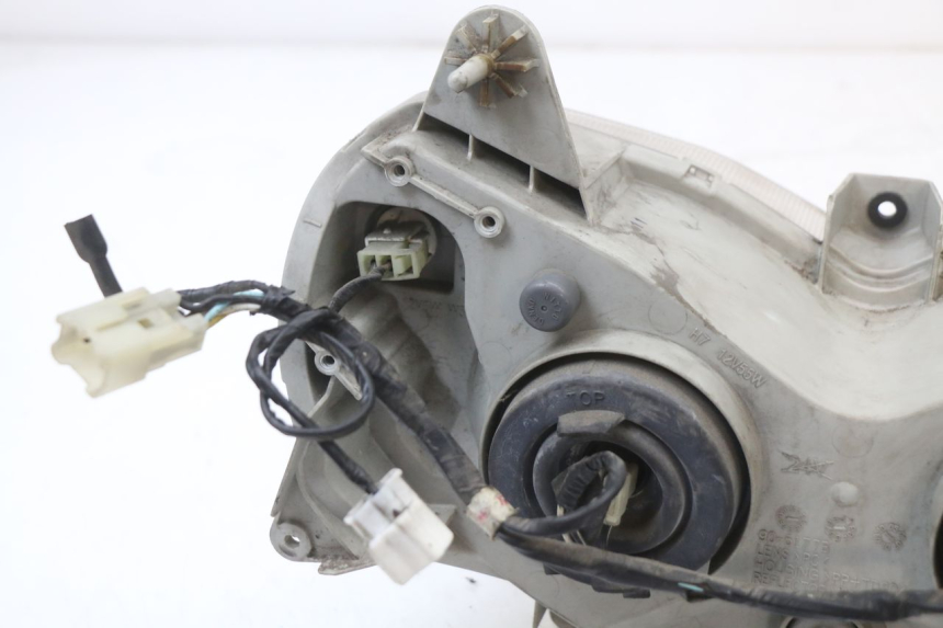 photo de FANALE ANTERIORE SUZUKI BURGMAN 125 (2007 - 2014) - Dettagli dei punti di fissaggio