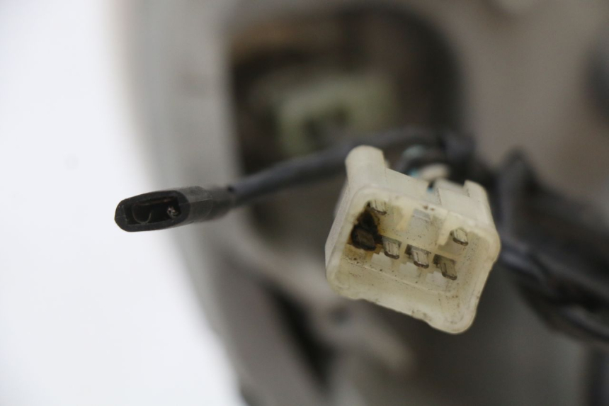 photo de FANALE ANTERIORE SUZUKI BURGMAN 125 (2007 - 2014) - Stato della superficie e materiale