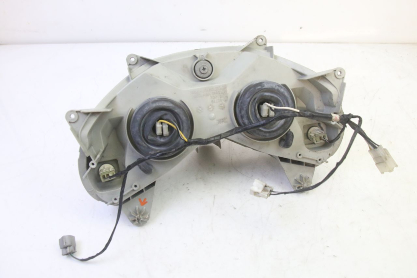 photo de FANALE ANTERIORE SUZUKI BURGMAN 125 (2007 - 2014) - Dettagli dei punti di fissaggio