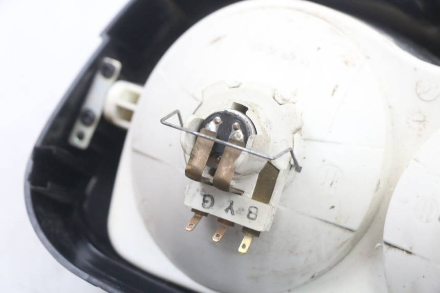 photo de FANALE ANTERIORE YAMAHA BW'S 50 (2004 - 2017) - Dettagli dei punti di fissaggio