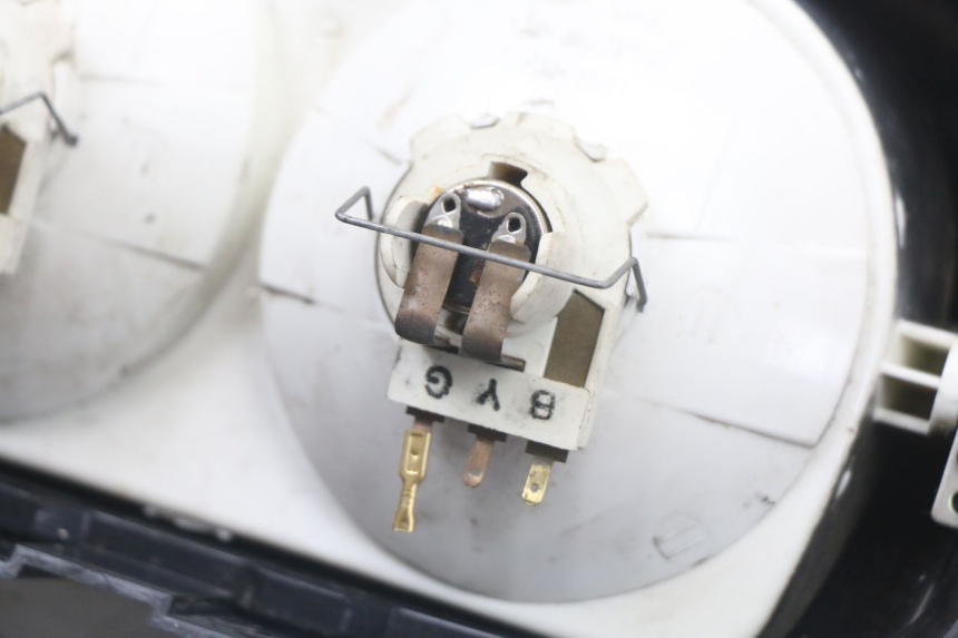 photo de FANALE ANTERIORE YAMAHA BW'S 50 (2004 - 2017) - Stato della superficie e materiale