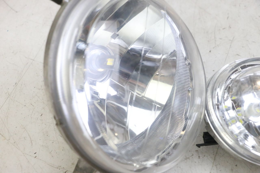 photo de FANALE ANTERIORE YAMAHA BW'S BWS 125 (2010 - 2013) - Dettagli dei punti di fissaggio