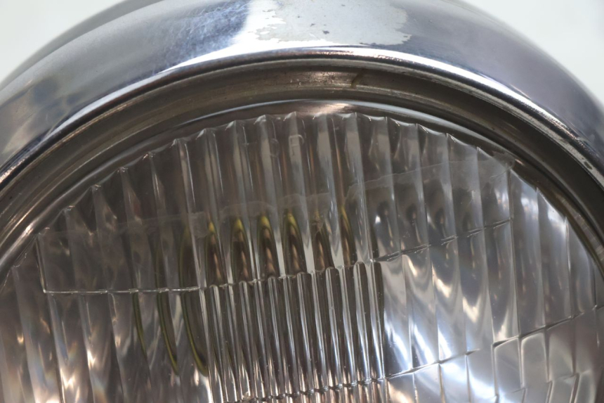 photo de FARO ANTERIORE HONDA CB TWO FIFTY 250 (1991 - 2002) - Dettaglio del componente