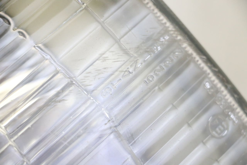 photo de FARO ANTERIORE HONDA CBR F SC25 1000 (1989 - 1992) - Zoom sullo stato d'uso