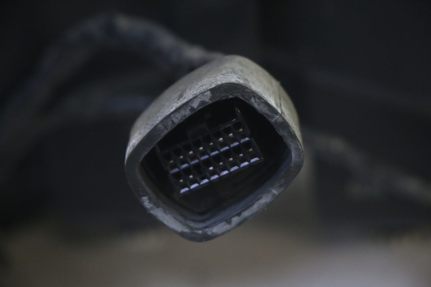 photo de FARO ANTERIORE SUZUKI DL V STROM 1000 (2002 - 2007) - Zoom sui componenti