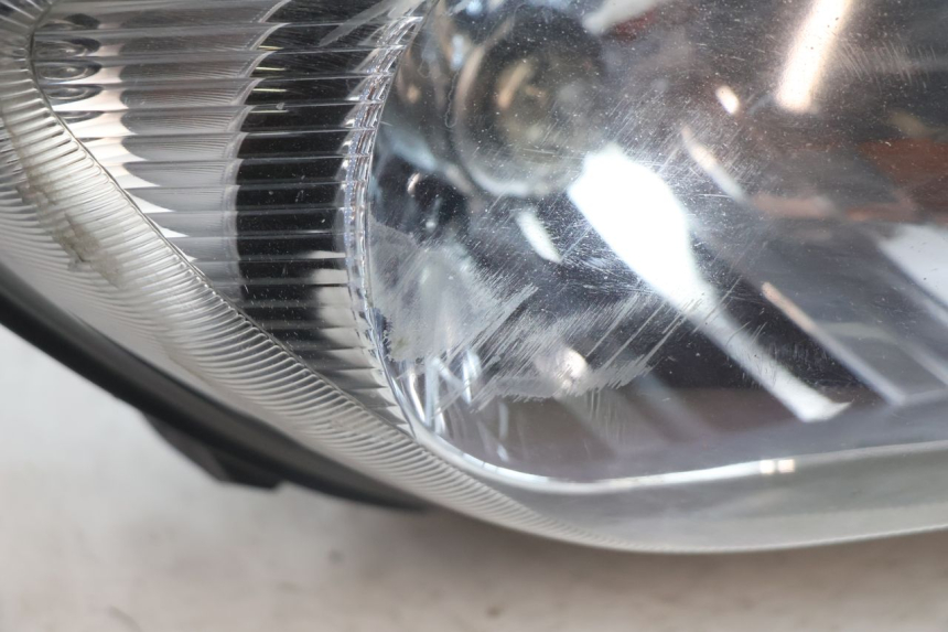 photo de FARO ANTERIORE DESTRA SUZUKI BURGMAN EXECUTIVE ABS 650 (2006 - 2012) - Dettaglio del componente