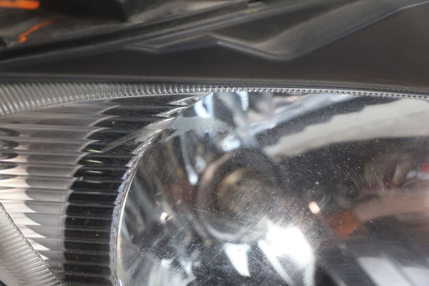 photo de FARO ANTERIORE DESTRA SUZUKI BURGMAN EXECUTIVE ABS 650 (2006 - 2012) - Zoom sullo stato d'uso