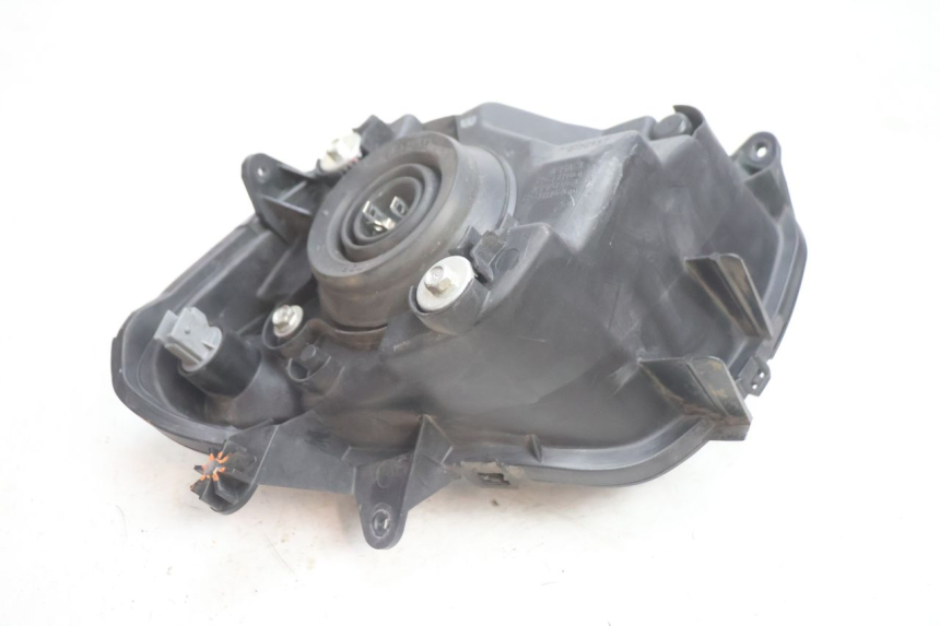 photo de FARO ANTERIORE DESTRA SUZUKI BURGMAN EXECUTIVE ABS 650 (2006 - 2012) - Dettagli dei punti di fissaggio