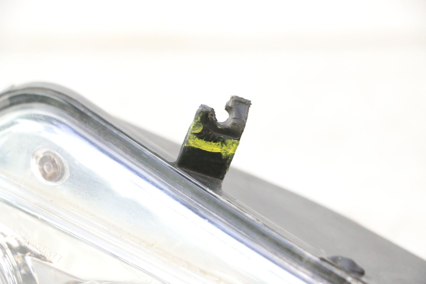 photo de FANALE ANTERIORE DESTRO PEUGEOT CITYSTAR 2T 50 (2018 - 2021) - Zoom sullo stato d'uso