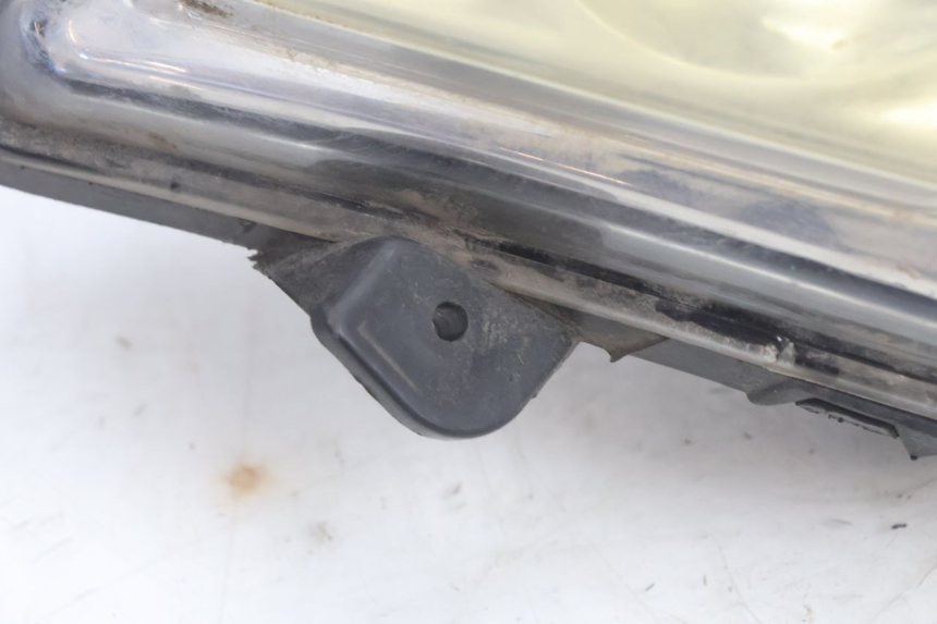 photo de FANALE ANTERIORE DESTRO PEUGEOT CITYSTAR 125 (2011 - 2017) - Zoom sullo stato d'uso