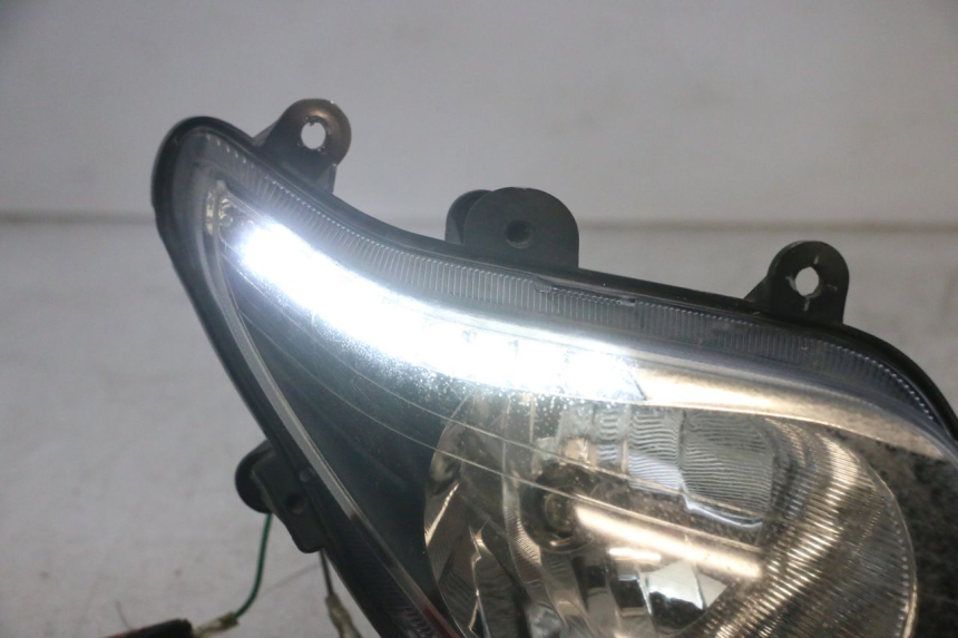 photo de FARO ANTERIORE DESTRO SYM GTS EVO 125 (2009 - 2013) - Caratteristiche distintive