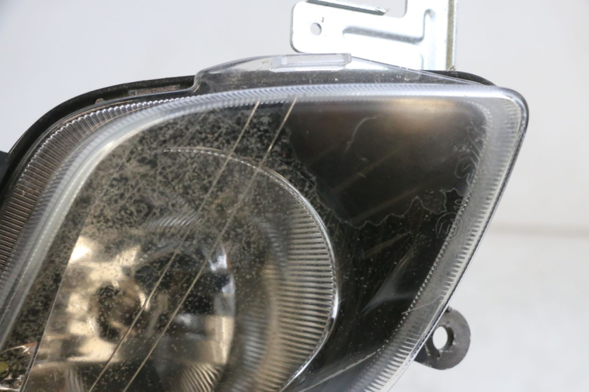 photo de FARO ANTERIORE DESTRO SYM GTS EVO 125 (2009 - 2013) - Zoom sullo stato d'uso