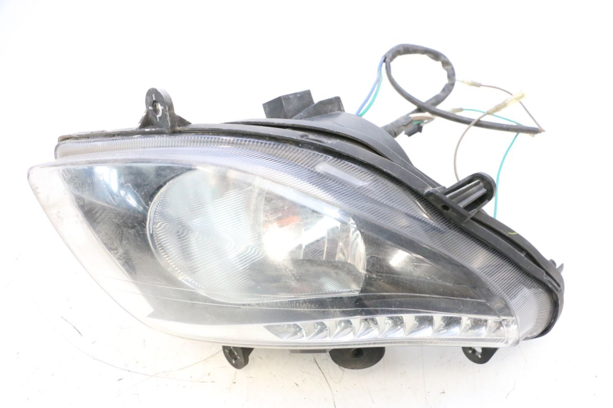photo de FARO ANTERIORE DESTRO SYM GTS EVO 125 (2009 - 2013) - Primo piano tecnico