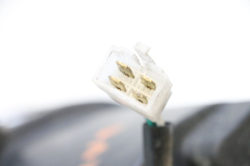 photo de FARO ANTERIORE DESTRO SYM GTS EVO 125 (2009 - 2013) - Stato della superficie e materiale