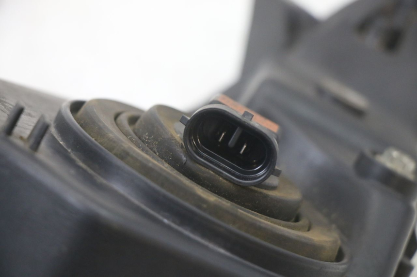 photo de FARO ANTERIORE DESTRA PEUGEOT SPEEDFIGHT 3 LC 2T 50 (2009 - 2015) - Dettagli dei punti di fissaggio