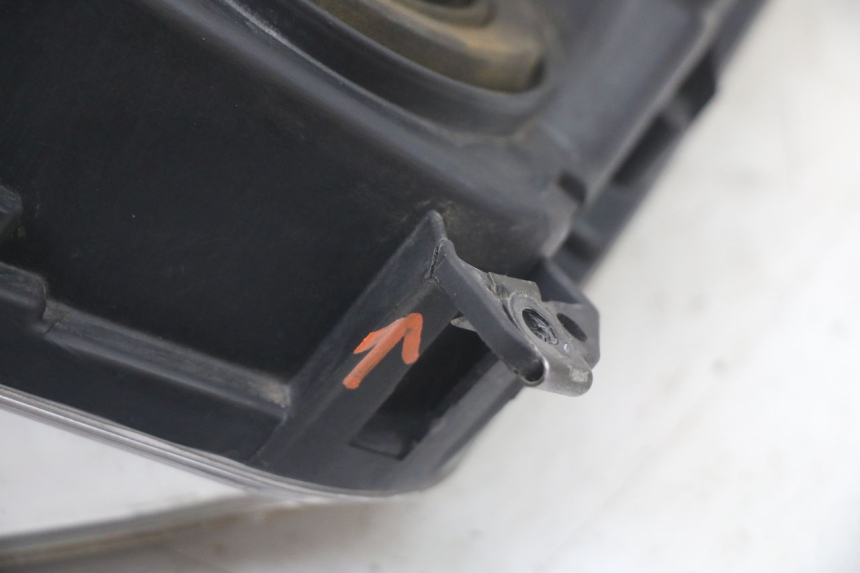 photo de FARO ANTERIORE DESTRA PEUGEOT SPEEDFIGHT 3 LC 2T 50 (2009 - 2015) - Stato della superficie e materiale