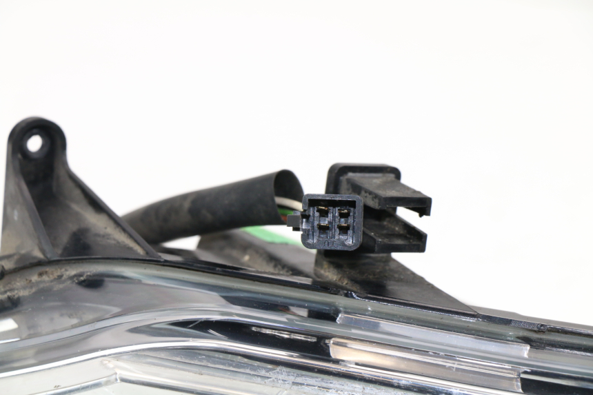 photo de FANALE ANTERIORE DESTRO PEUGEOT SATELIS COMPRESSOR K15 125 (2006 - 2009) - Caratteristiche distintive